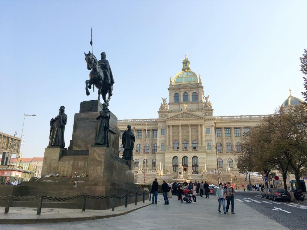Prague Palace - Wenceslas Square Kültér fotó